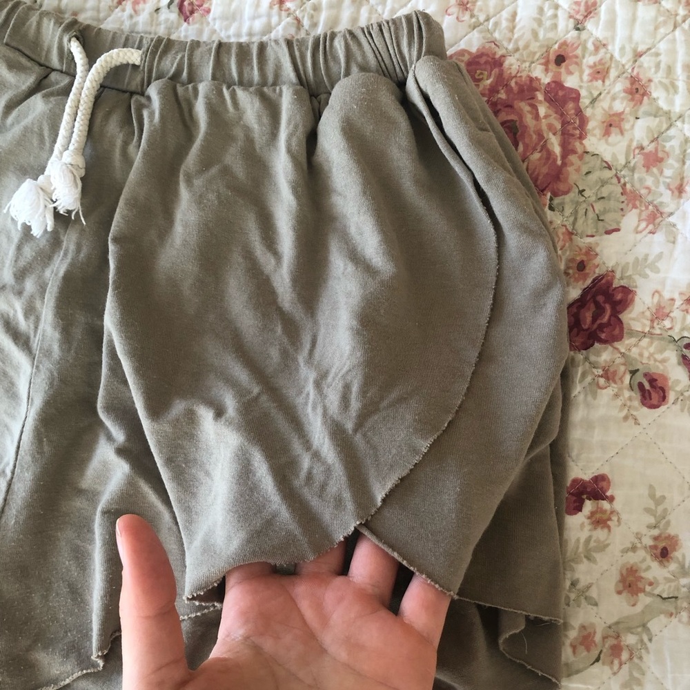 Shorts - Picture 3 of 8